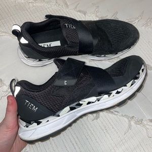 TIEM SPIN SHOES Basically NEW & WITH SPD CLIPS!!